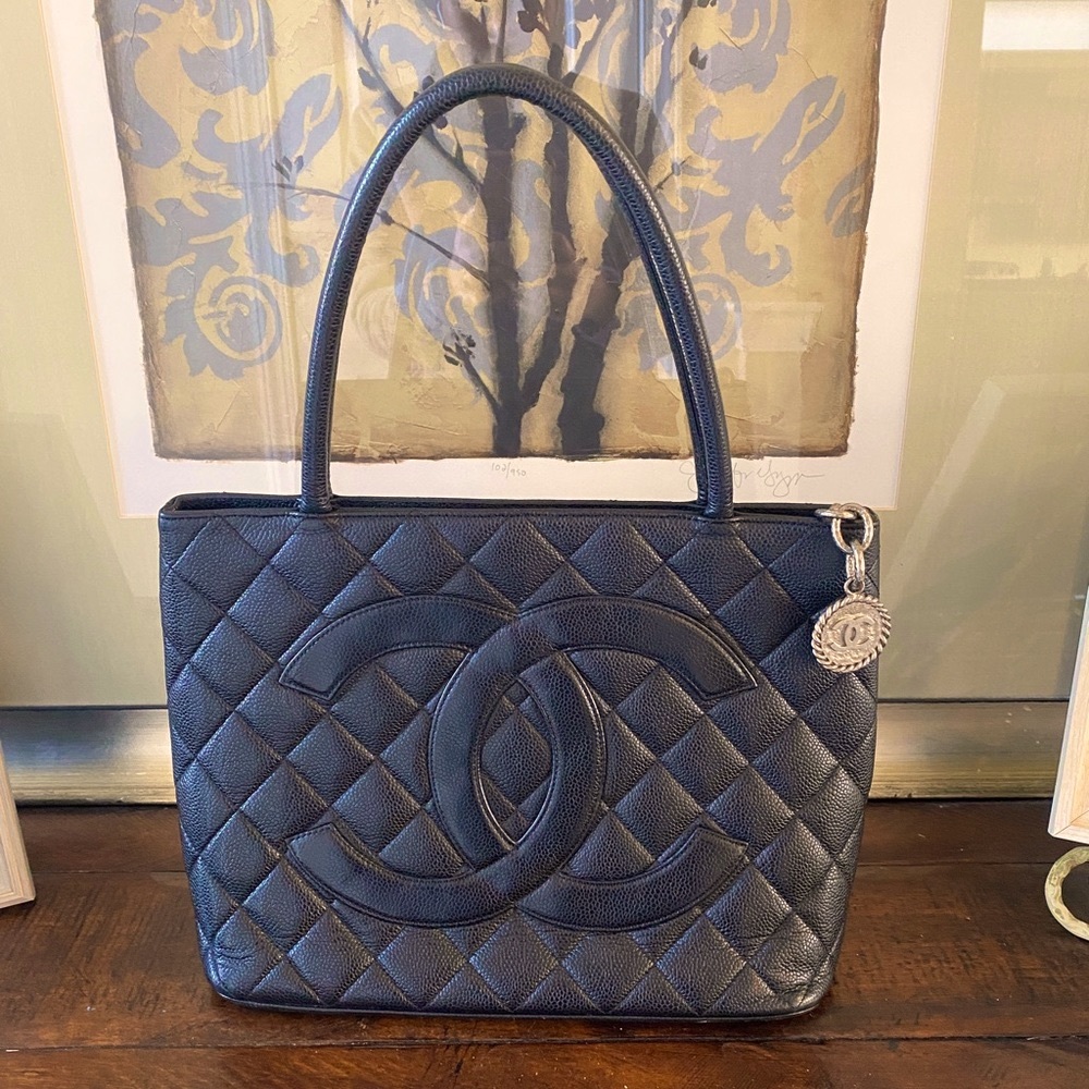 Chanel Tote Medallion Black Caviar